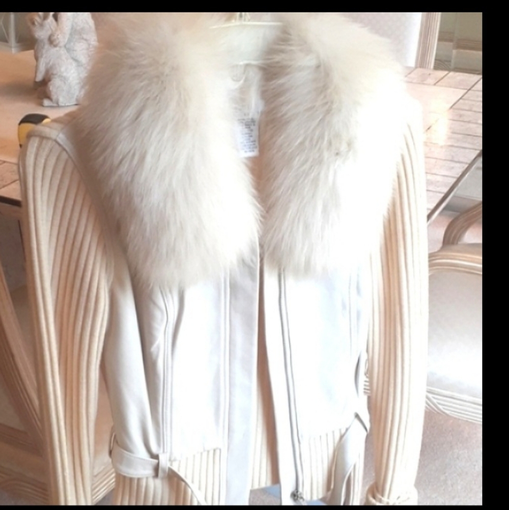 Vintage Ladies White leather--white fox fur jacket sz XS..from store Cache,, NEW